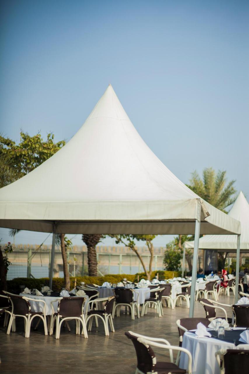 Hotel Akbars Kinara Sialkot Exteriör bild