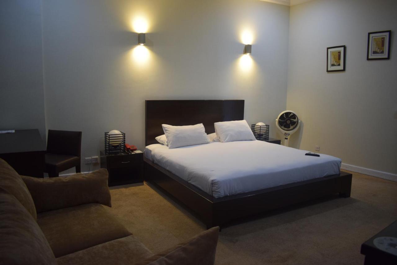 Hotel Akbars Kinara Sialkot Exteriör bild